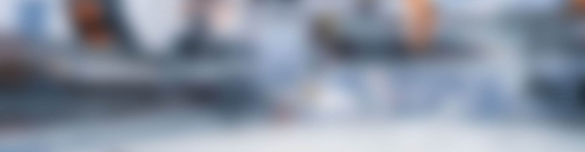 Laser-Maschine schneidet eine Form aus